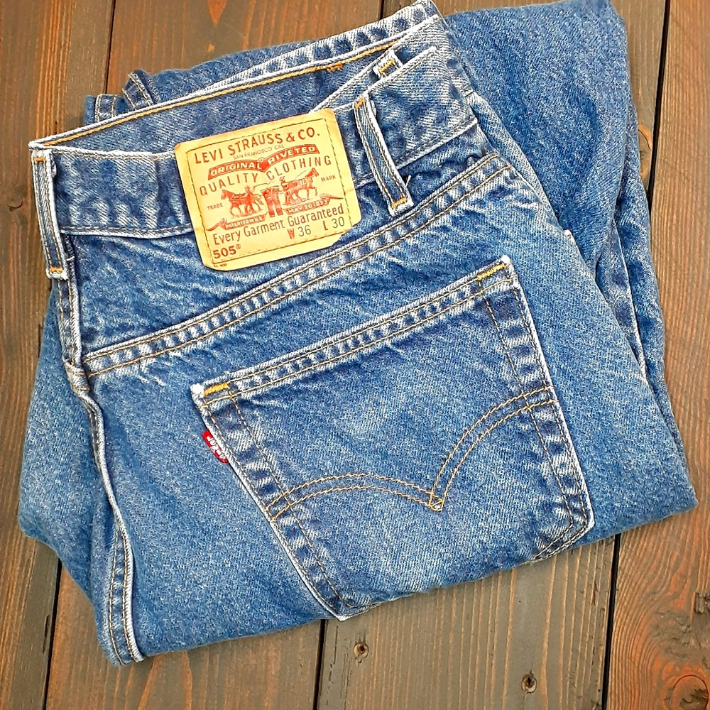 Levi's 505 regular fit straight leg ( made in usa)
